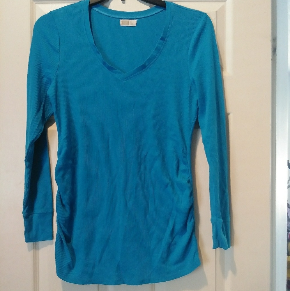 Old navy maternity long sleeve top (L)